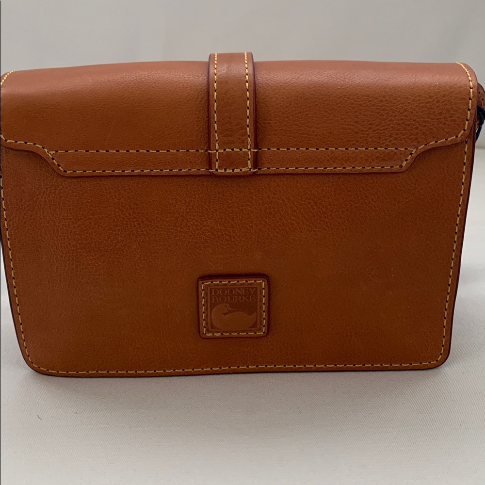 NWT - Dooney & Bourke Natural Leather Logo Patch Clutch/Crossbody - Picture 3 of 8